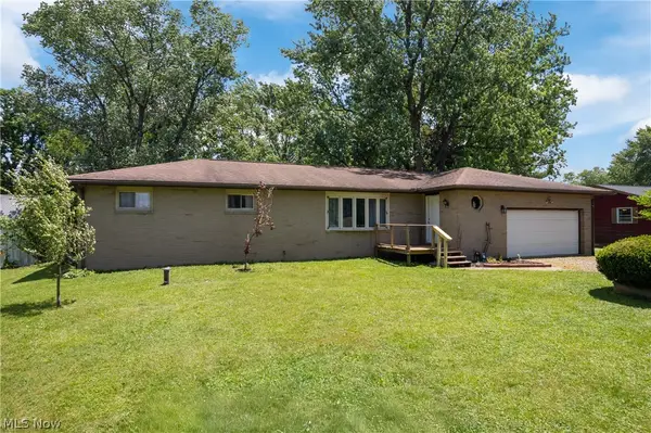 12780 Jamestown Nw Avenue, Uniontown, OH 44685