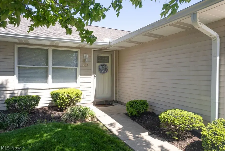 249 W Heatherwood Drive, Barberton, OH 44203 - #3