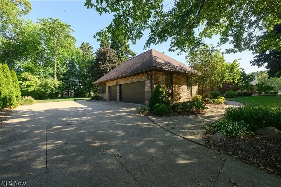 963 Mansion Circle, Barberton, OH 44203 - #3