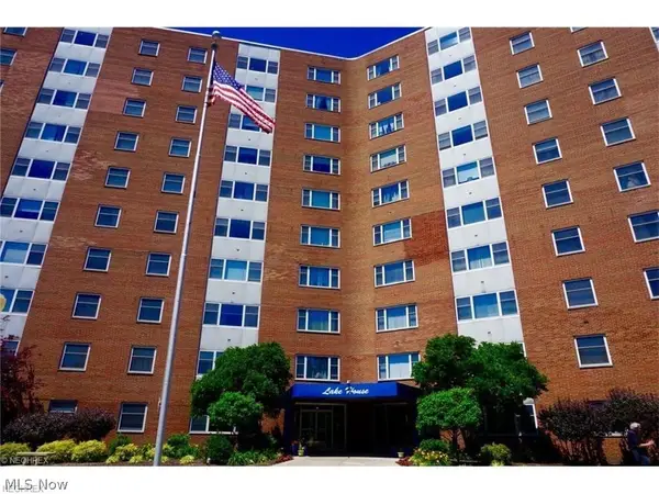 11850 Edgewater Drive #722, Lakewood, OH 44107
