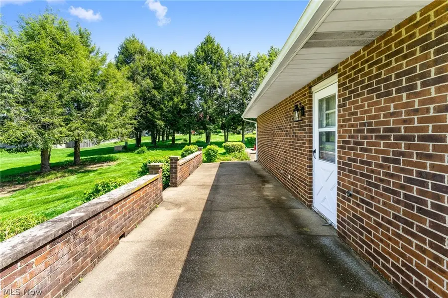 49325 S Park Circle, East Liverpool, OH 43920 - #2