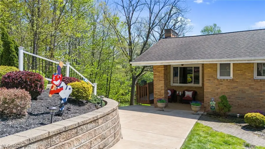12977 W Pleasant Valley Road, Parma, OH 44130 - #3