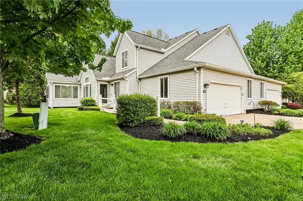 566 Queens Court, Copley, OH 44321