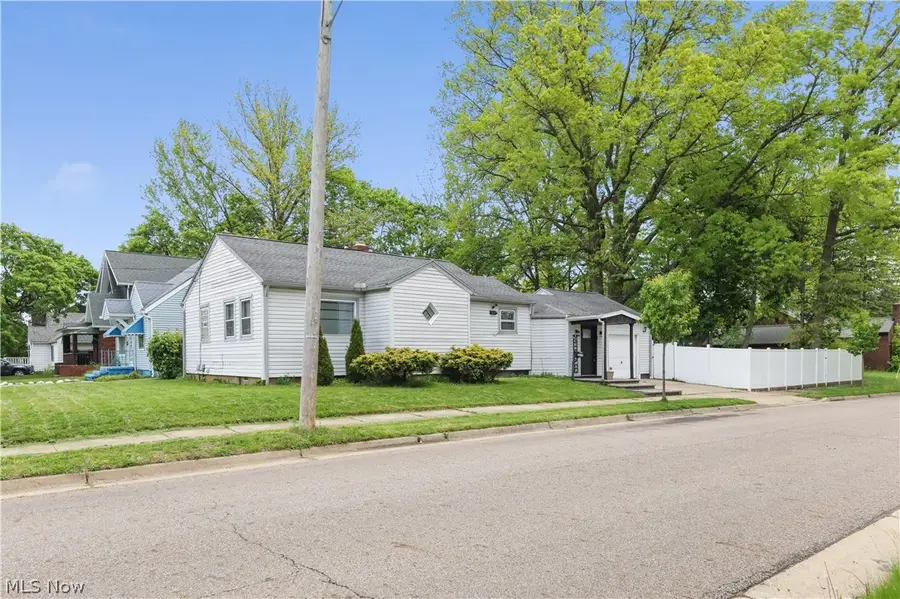 1043 Slosson Street, Akron, OH 44320 - #3