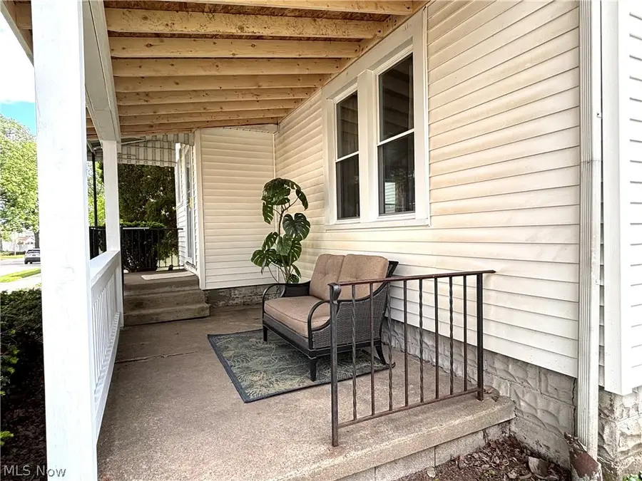 145 S Vine Street, Columbiana, OH 44408 - #3