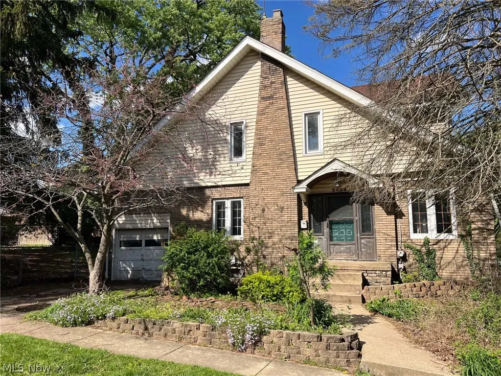 2464 4th Street, Cuyahoga Falls, OH 44221 - #1