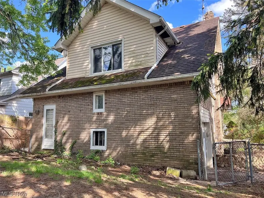 2464 4th Street, Cuyahoga Falls, OH 44221 - #2