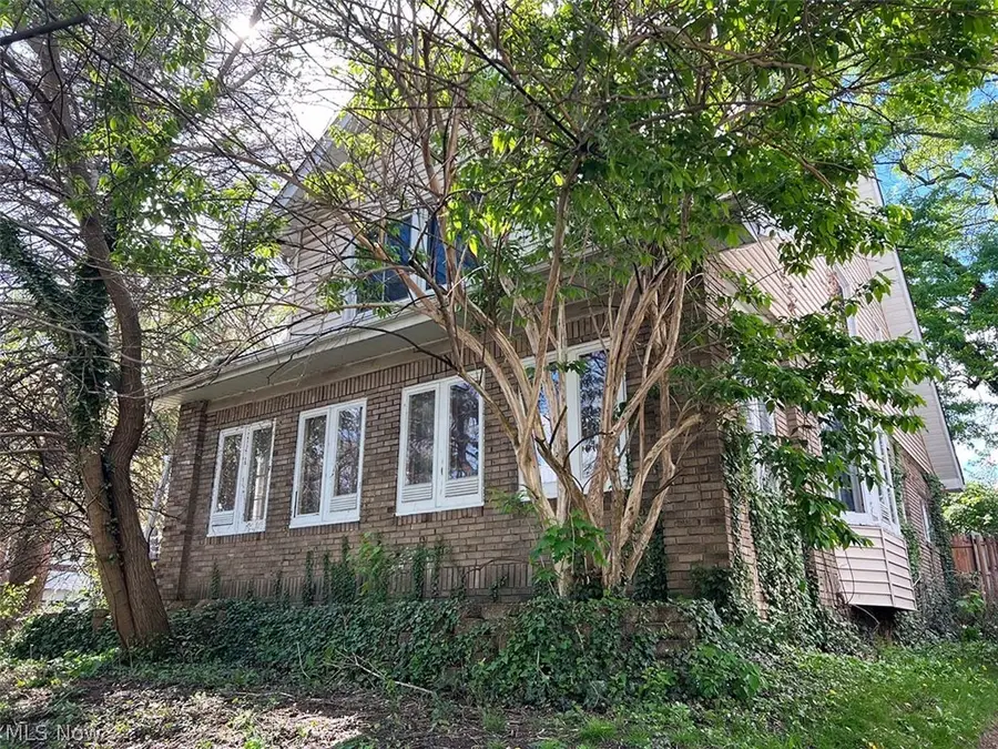 2464 4th Street, Cuyahoga Falls, OH 44221 - #3