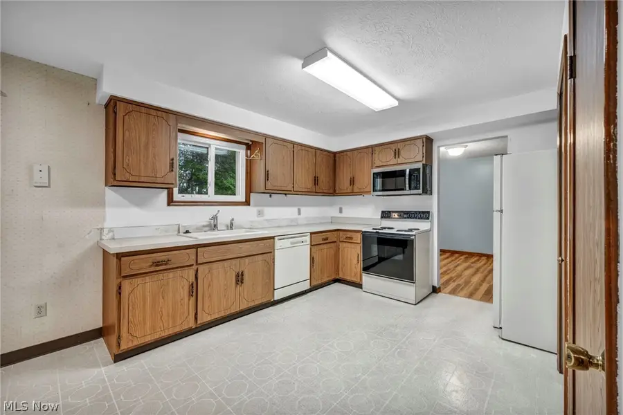 1668 Eisenhower, Brunswick, OH 44212 - #3