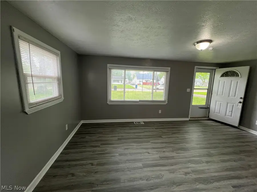 633 Blossom Drive, Lorain, OH 44052 - #3