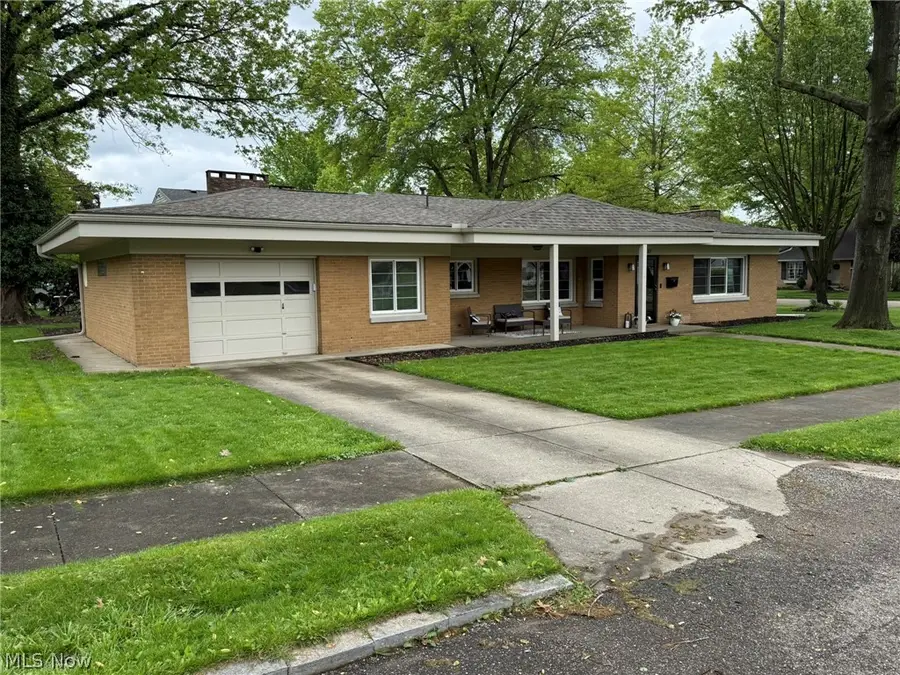 837 Oak Nw Street, New Philadelphia, OH 44663 - #2