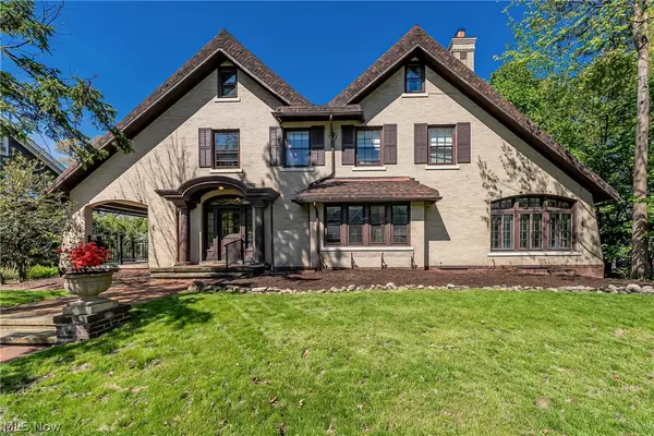 2170 S Overlook Road, Cleveland Heights, OH 44106
