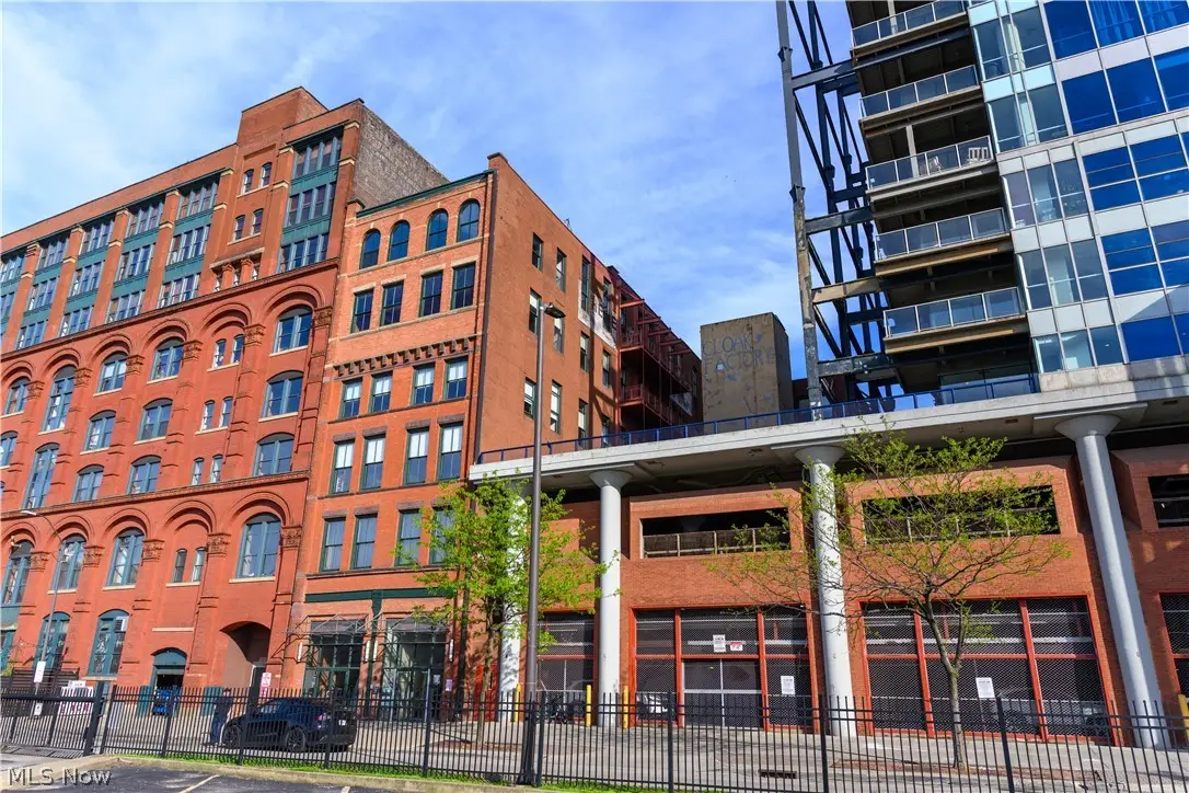 635 W Lakeside Avenue, Cleveland, OH 44113 - #1