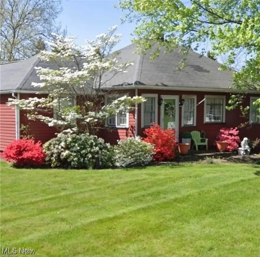 215 Lake Ne Avenue, Hartville, OH 44632 - #2