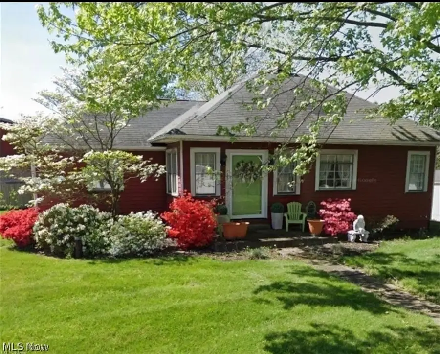 215 Lake Ne Avenue, Hartville, OH 44632 - #3
