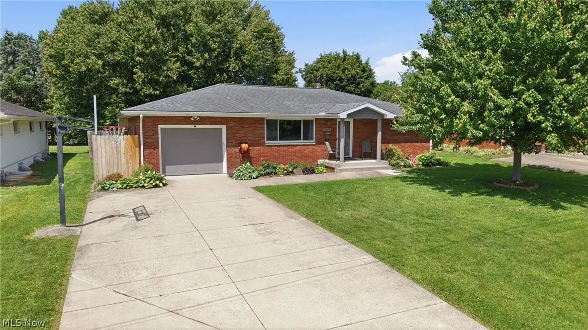 803 Westview Drive, Belpre, OH 45714 - #1