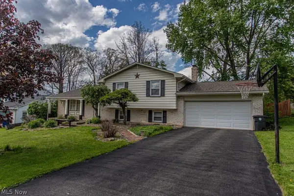 8523 Sleepy Hollow Ne Drive, Warren, OH 44484