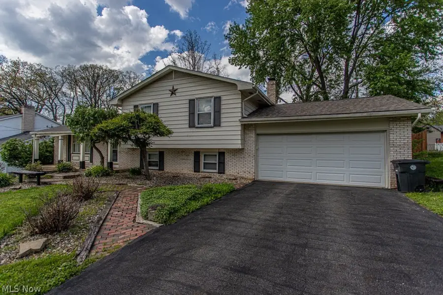 8523 Sleepy Hollow Ne Drive, Warren, OH 44484 - #2