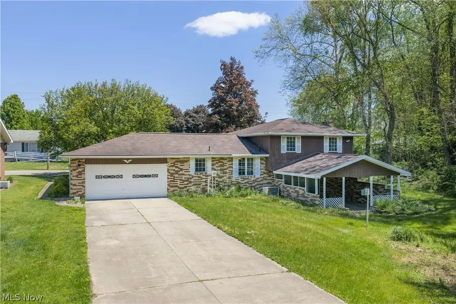 1424 Oak Street, Dover, OH 44622 - #2