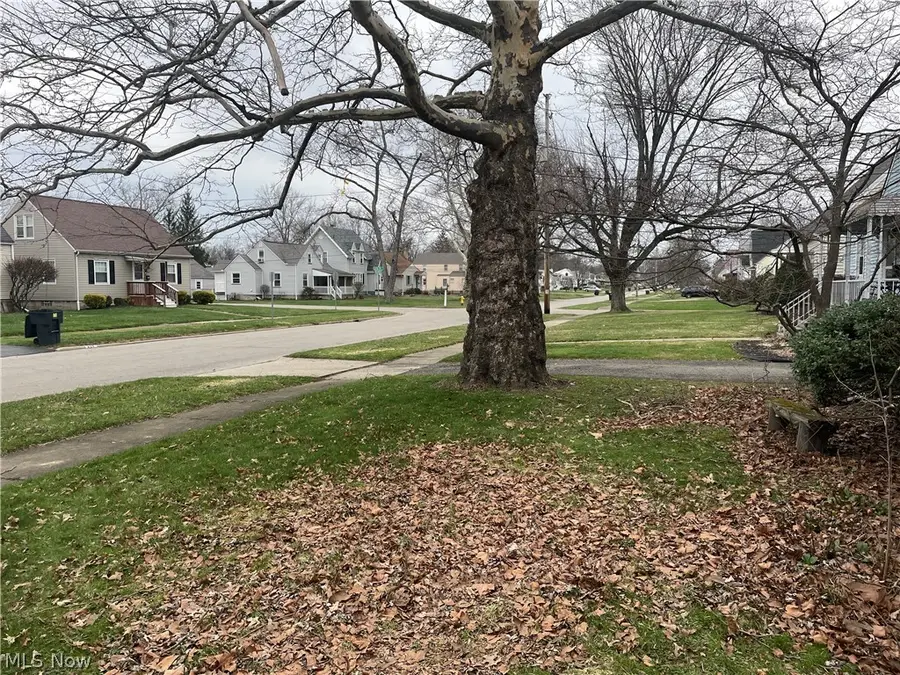 625 Meadowbrook Se Avenue, Warren, OH 44484 - #3