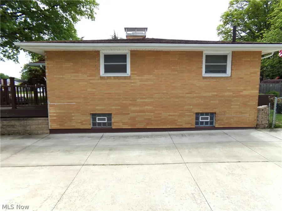 317 Wrexham Sw Avenue, Massillon, OH 44646 - #3