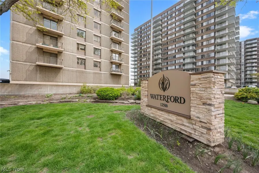 12500 Edgewater Drive #402, Lakewood, OH 44107 - #2