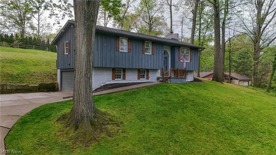 2490 Oak Tree Nw Drive, Dover, OH 44622 - #2