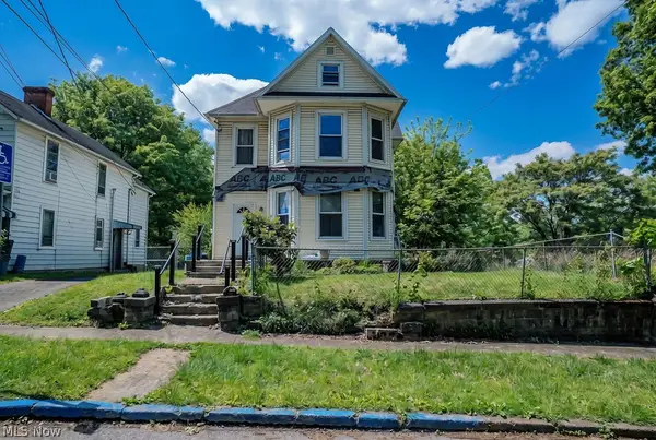 1045 Laird Avenue, Parkersburg, WV 26101