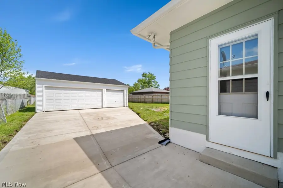 322 Windsor Drive, Elyria, OH 44035 - #2