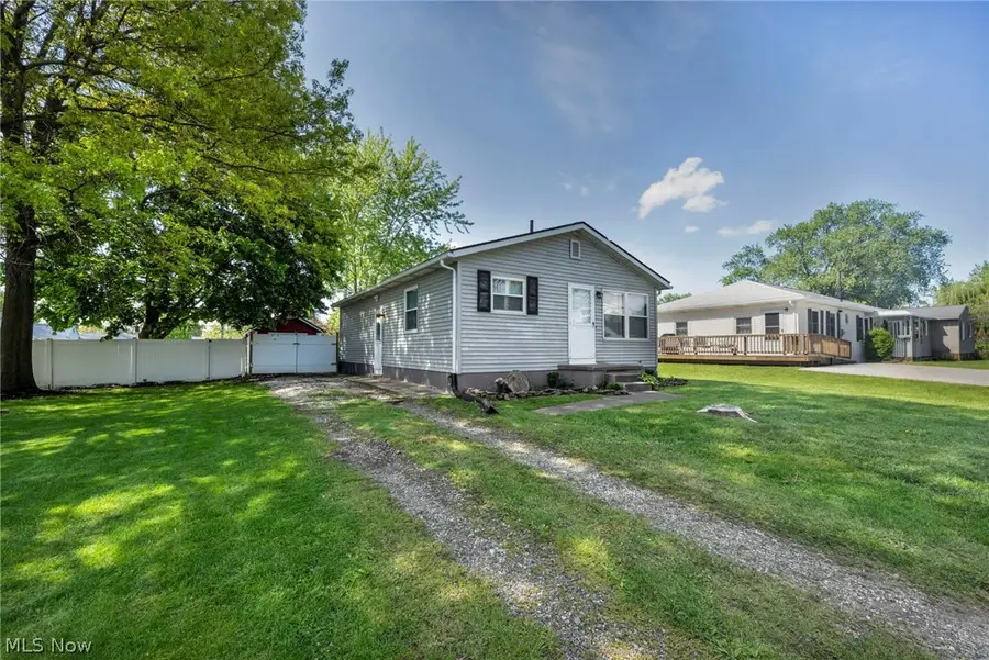 1144 Noble Street, Barberton, OH 44203 - #3