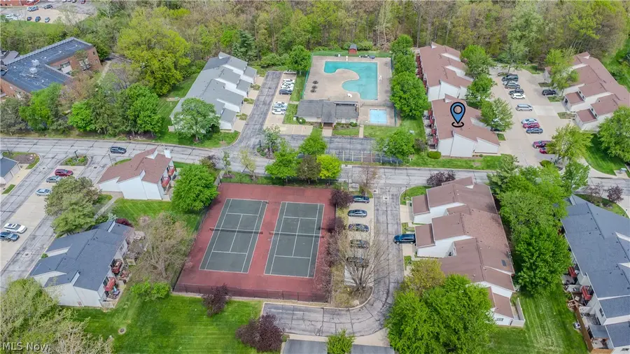 5556 Hilltop Oval, Parma, OH 44134 - #3