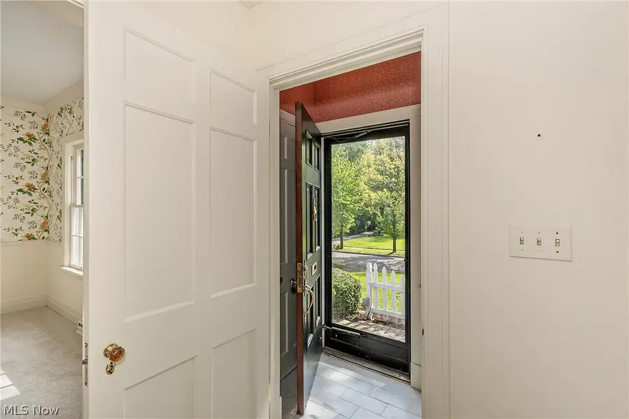 2528 Ashurst Road, University Heights, OH 44118 - #3