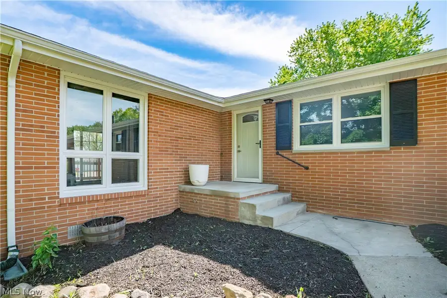 4544 Lakeknoll Street, Louisville, OH 44641 - #2