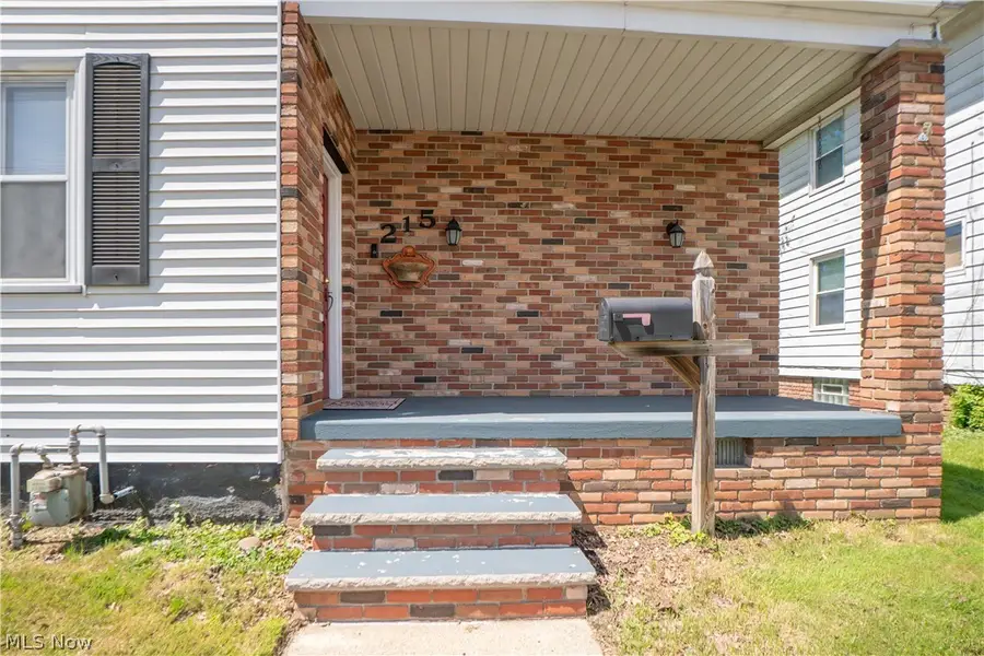 215 8th Sw Street, Massillon, OH 44647 - #2