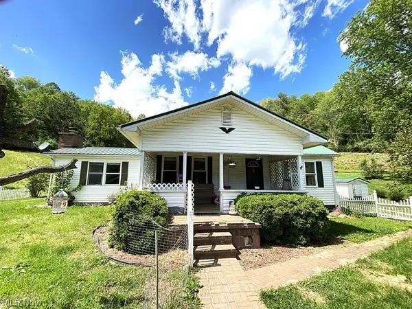 2174 Middle Fork Road, Reedy, WV 25270