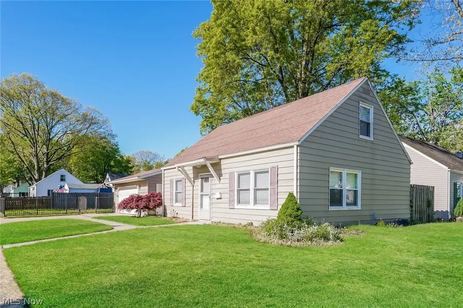 2910 Elmwood Street, Cuyahoga Falls, OH 44221 - #2
