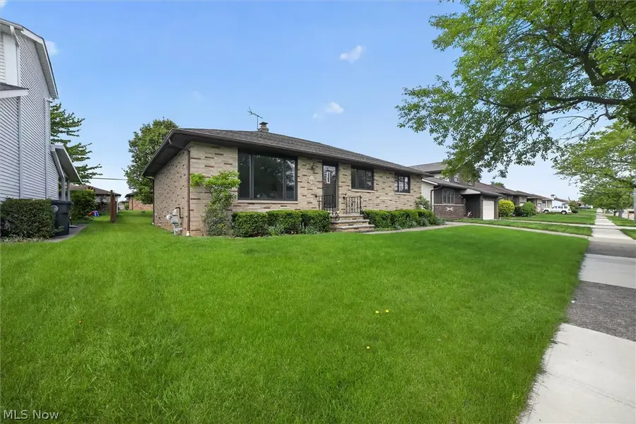 4746 Elizabeth Lane, Brooklyn, OH 44144 - #2