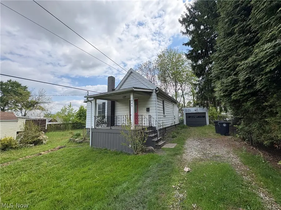 945 Davis Street, Akron, OH 44310 - #2