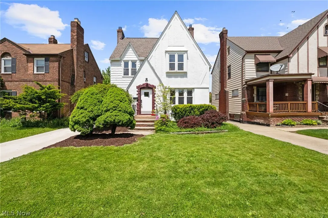 3545 Raymont Boulevard, University Heights, OH 44118 - #1