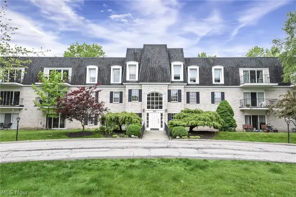 2021 King James Parkway #102, Westlake, OH 44145