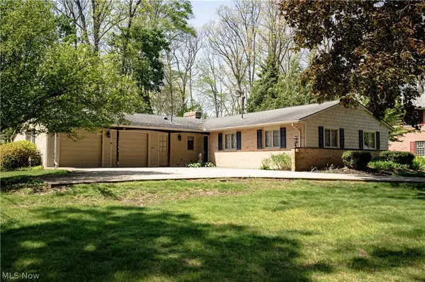 1009 Fair Oaks Sw Avenue, North Canton, OH 44720