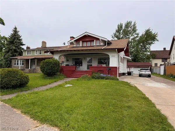 3306 West Boulevard, Cleveland, OH 44111