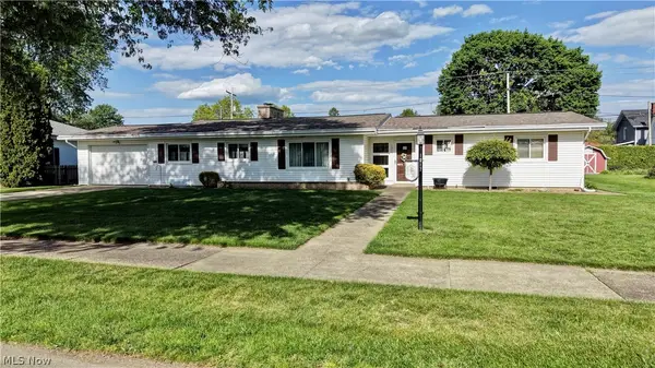 1017 Kaderly Nw Street, New Philadelphia, OH 44663