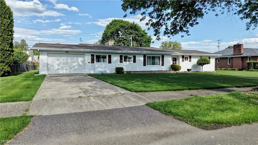 1017 Kaderly Nw Street, New Philadelphia, OH 44663 - #3