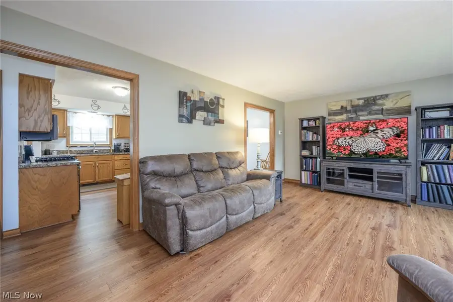 412 Lincoln Avenue, Cuyahoga Falls, OH 44221 - #3