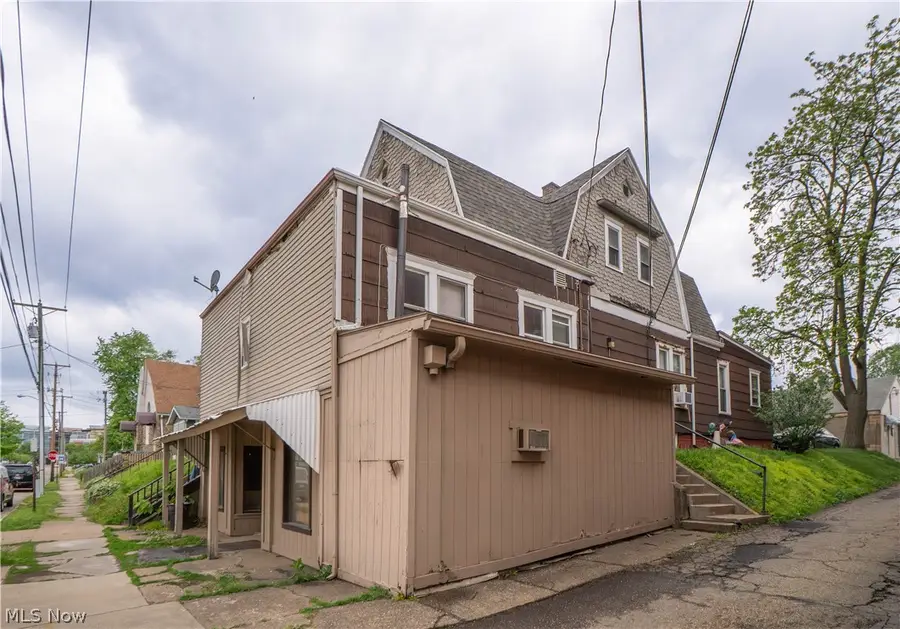 2221 6th Sw Street, Canton, OH 44706 - #2