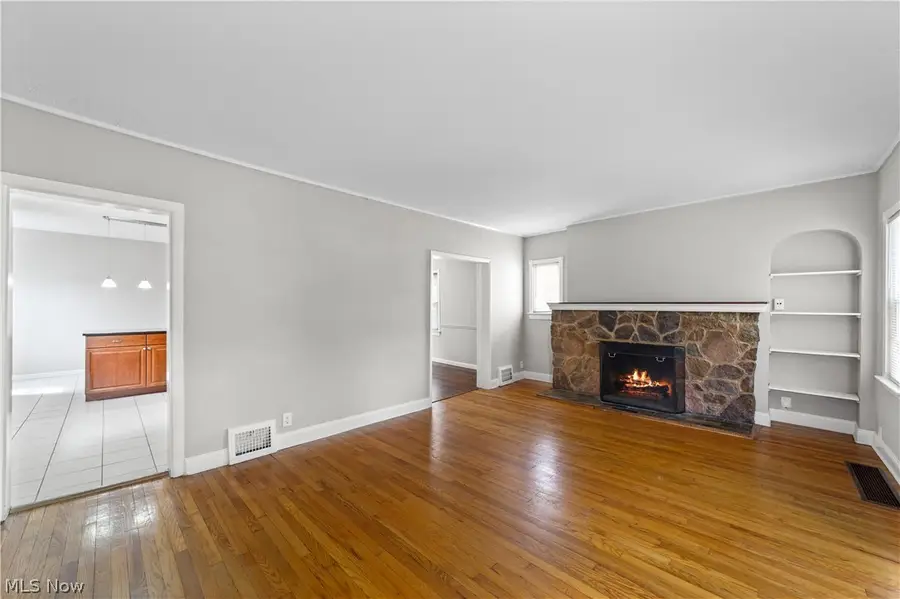 5688 Shawnee Drive, Lyndhurst, OH 44124 - #2
