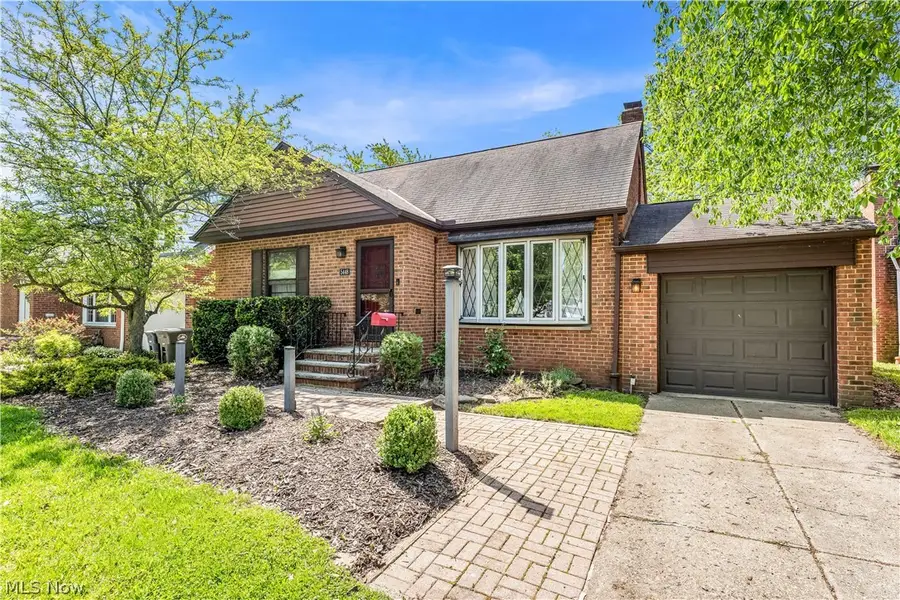5448 Summit Road, Lyndhurst, OH 44124 - #2