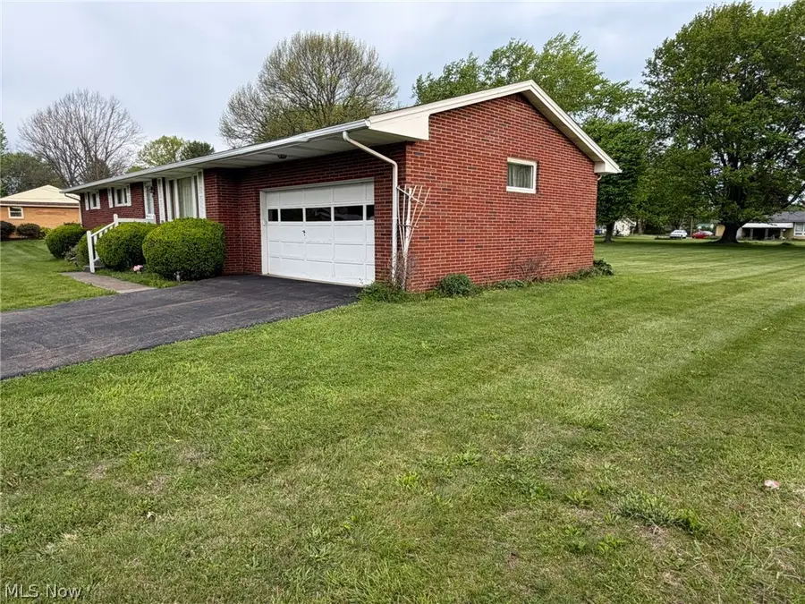 6391 Peach Ne Street, Louisville, OH 44641 - #3