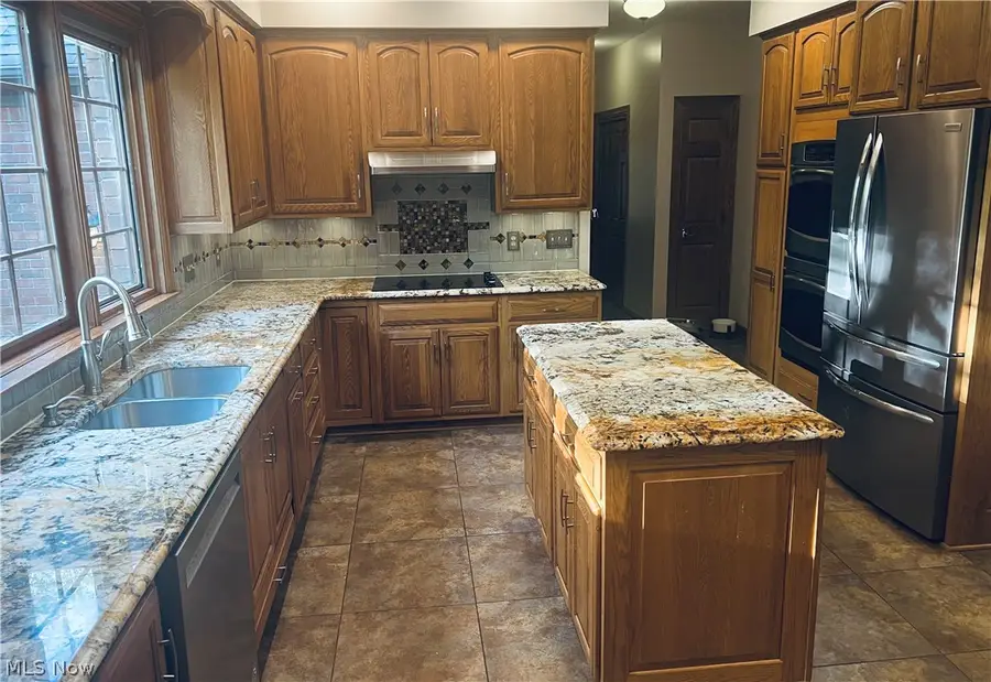 8536 Cherry Hill Place, Youngstown, OH 44514 - #2